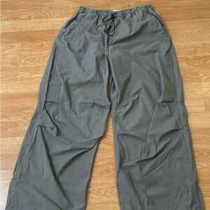 Zara parachute straight legged woman pants size 8 dark green